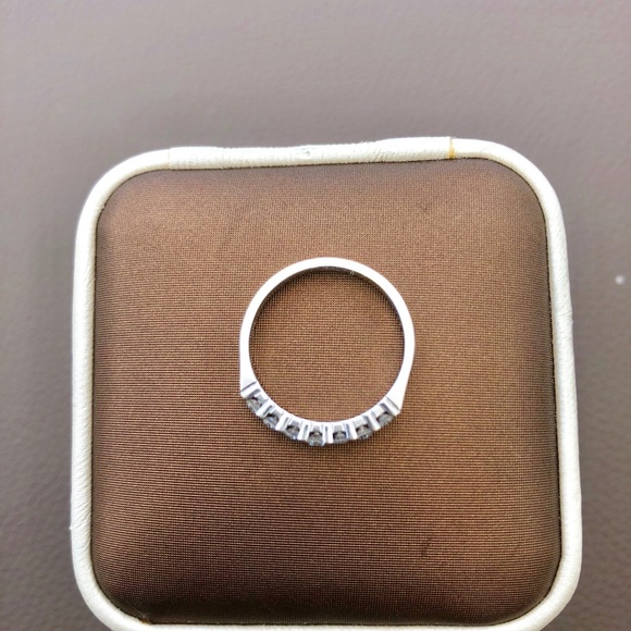 Italian Gold & Diamond Ring - Picture 5 of 8